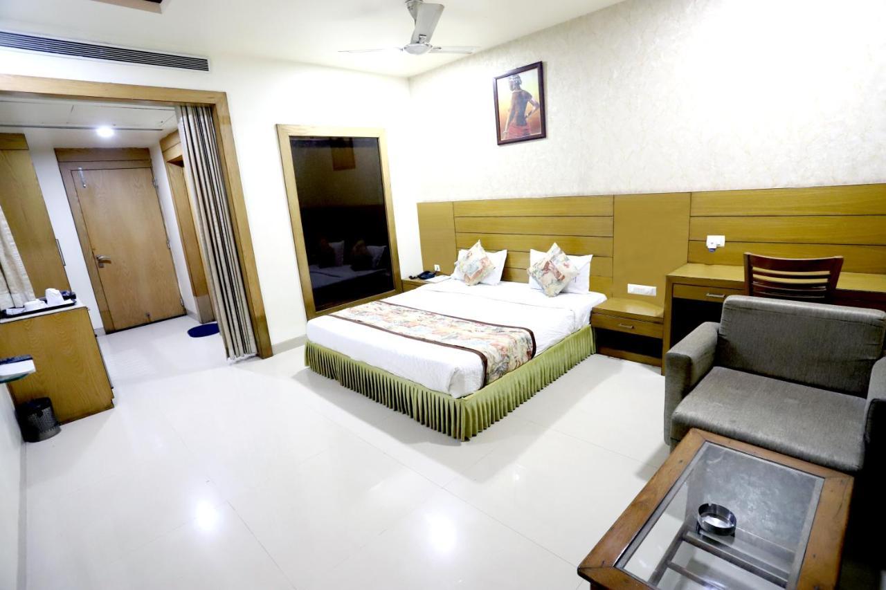 Hotel Blue Pearl Бхопал Экстерьер фото